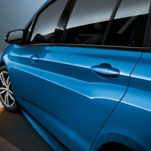 Side section BMW 2 Series Gran Tourer Side section BMW 2 Series Gran Tourer F46 Facelift 2018 Misano Blue metallic close-up view