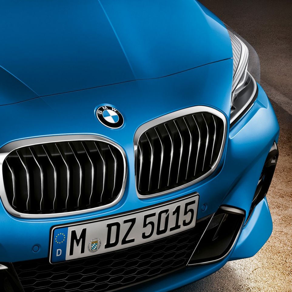 Double kidney grille BMW 2 Series Gran Tourer Double kidney grille BMW 2 Series Gran Tourer F46 Facelift 2018 Misano Blue metallic close-up front