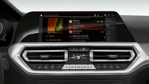 BMW 3 Series Sedan, Connected Music. Frontal close-up of the cockpit display of the BMW 3 Series Sedan with Connected Music.