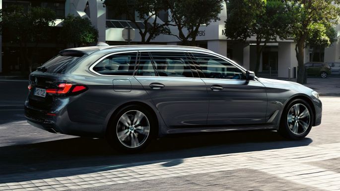 BMW 5 Series Touring G31 side view BMW 5 Series Touring G31 Facelift 2020 Sophisto Grey side view