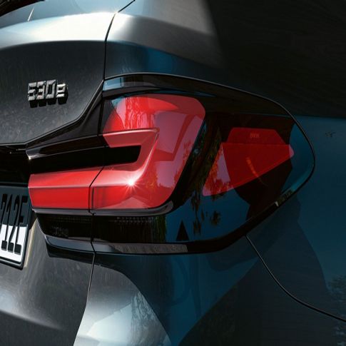 3D shaped rear lights BMW 5 Series Touring G31 3D shaped rear lights BMW 5 Series Touring G31 Facelift 2020 Sophisto Grey close-up rear