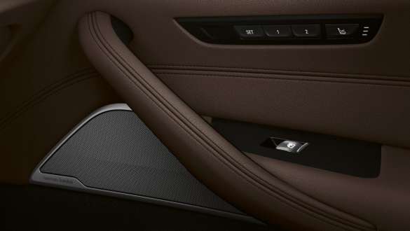 Bowers & Wilkins Diamond Surround Sound System BMW 5 Series Touring G31 Bowers & Wilkins Diamond Surround Sound System BMW 5 Series Touring G31 Facelift 2020 interior close-up door