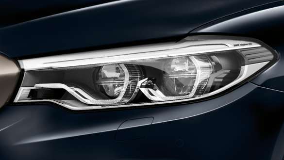 Adaptive LED headlights BMW M550d xDrive Touring Adaptive LED headlights BMW M550d xDrive Touring G31 Azurite Black metallic close-up headlight