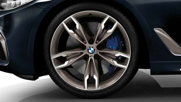 M light alloy wheels Double-spoke style 664 M BMW M550d xDrive Touring M light alloy wheels Double-spoke style 664 M BMW M550d xDrive Touring G31 Azurite Black metallic close-up wheel