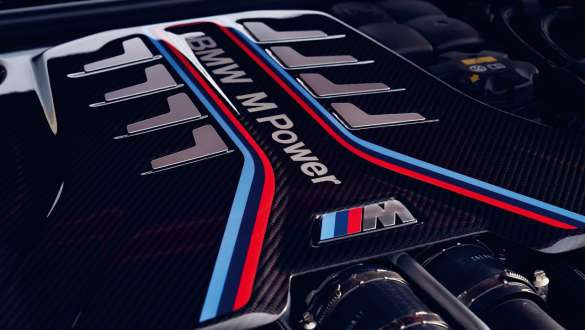 BMW M TwinPower Turbo 8-cylinder petrol engine BMW M5 Competition F90 2020 BMW M TwinPower Turbo 8-cylinder petrol engine BMW M5 Competition F90 LCI Facelift 2020 close-up engine cover