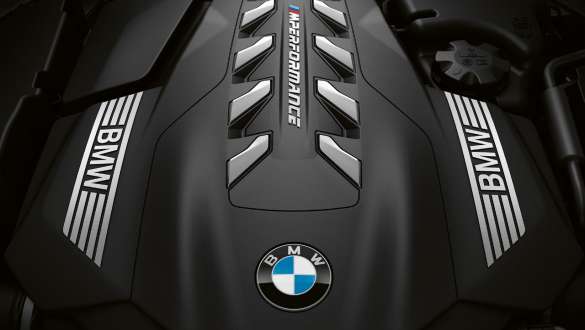 M TwinPower Turbo 8-cylinder petrol engine BMW M850i xDrive Convertible G14 LCI Facelift 2022 BMW M850i xDrive Convertible G14 LCI Facelift 2022 M TwinPower Turbo 8-cylinder petrol engine close-up