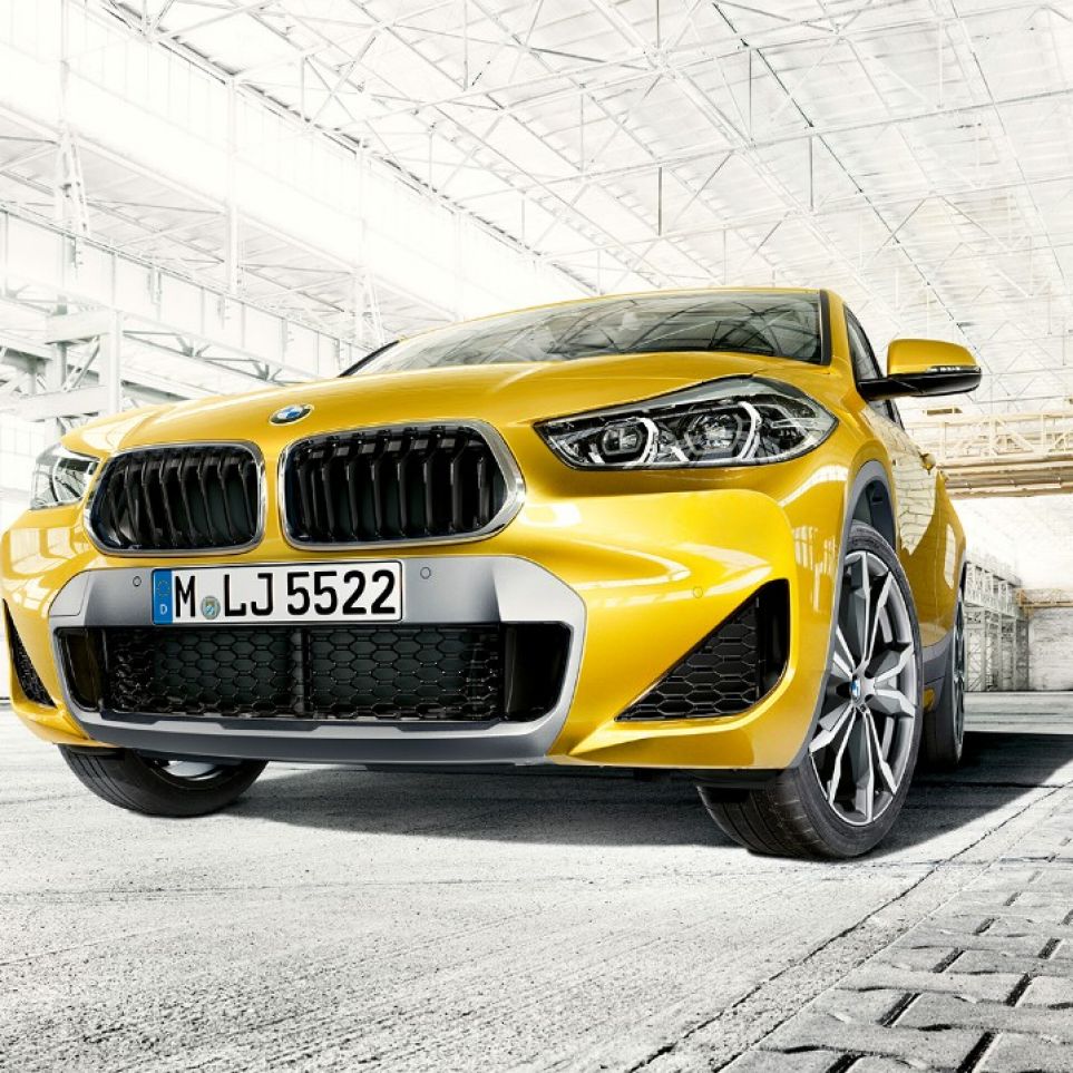 Double kidney BMW X2 F39 BMW X2 2018 F39 Galvanic Gold metallic front view Double kidney