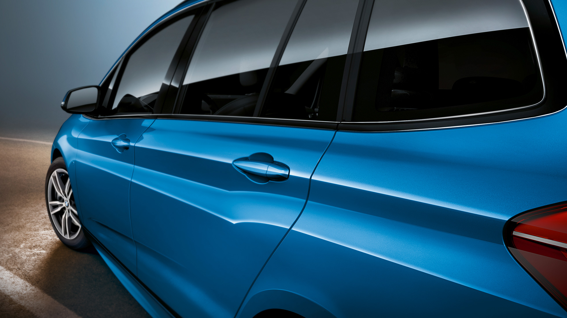 Side section BMW 2 Series Gran Tourer Side section BMW 2 Series Gran Tourer F46 Facelift 2018 Misano Blue metallic close-up view