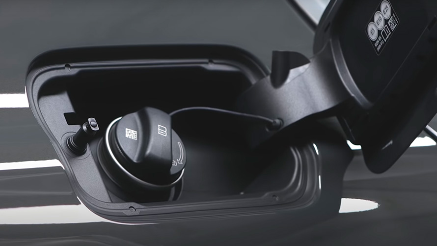 BMW plug-in hybrid fuel cap BMW 3 Series Sedan G20 BMW plug-in hybrid fuel cap close-up