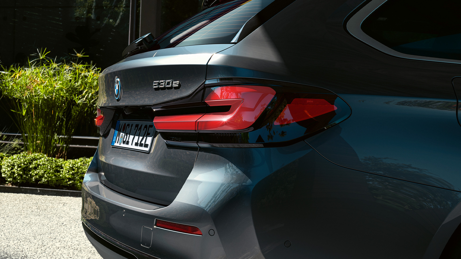 3D shaped rear lights BMW 5 Series Touring G31 3D shaped rear lights BMW 5 Series Touring G31 Facelift 2020 Sophisto Grey close-up rear
