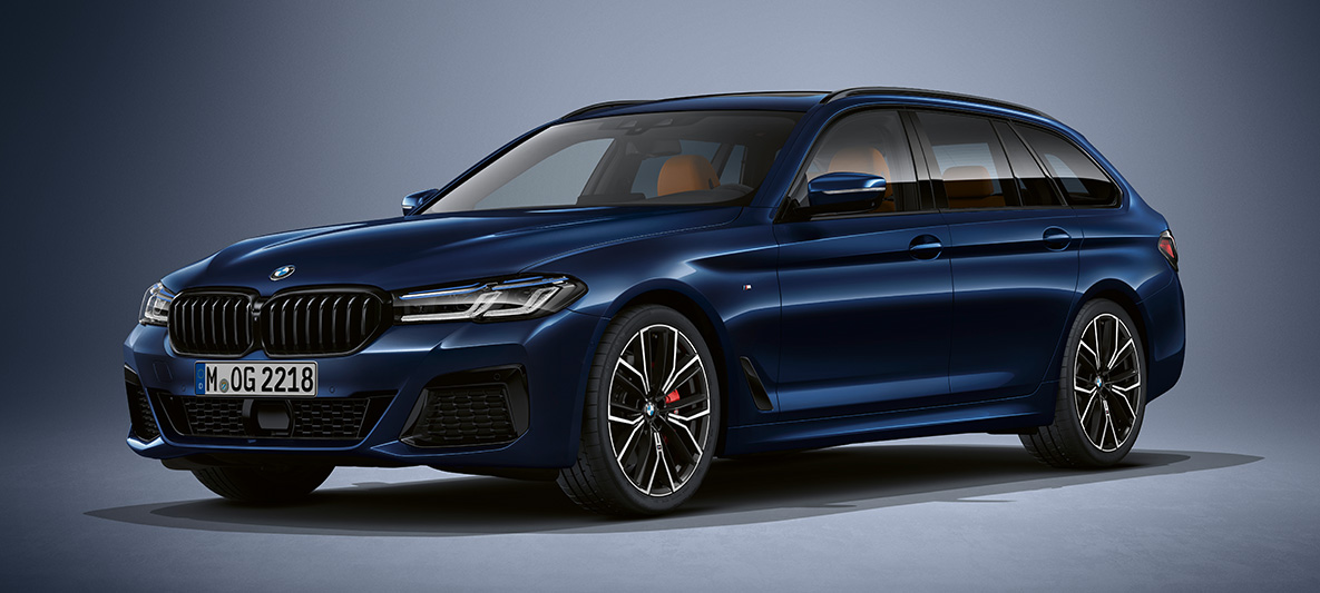 Individual colour BMW 5 Series Touring G31 BMW 5 Series Touring Individual G31 Facelift 2020 three-quarter front view standing