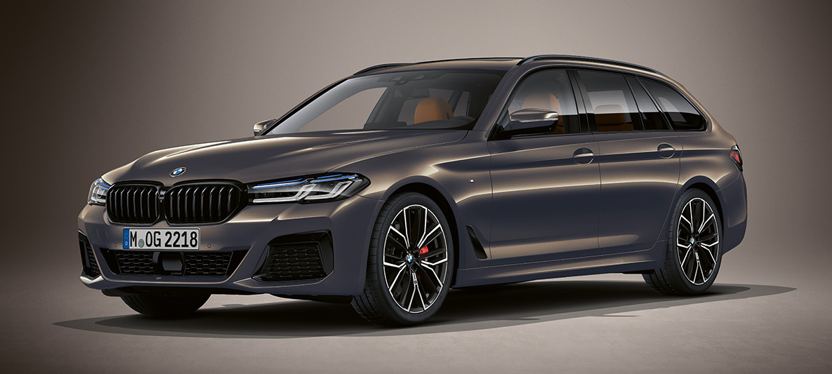 Individual colour BMW 5 Series Touring G31 BMW 5 Series Touring Individual G31 Facelift 2020 three-quarter front view standing