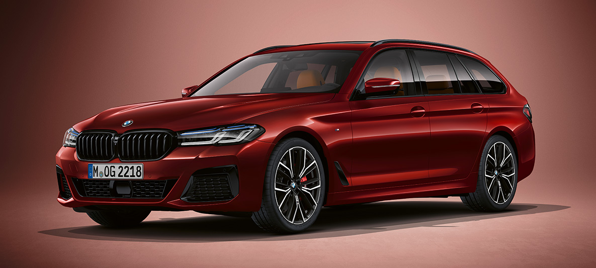 Individual colour BMW 5 Series Touring G31 BMW 5 Series Touring Individual G31 Facelift 2020 three-quarter front view standing