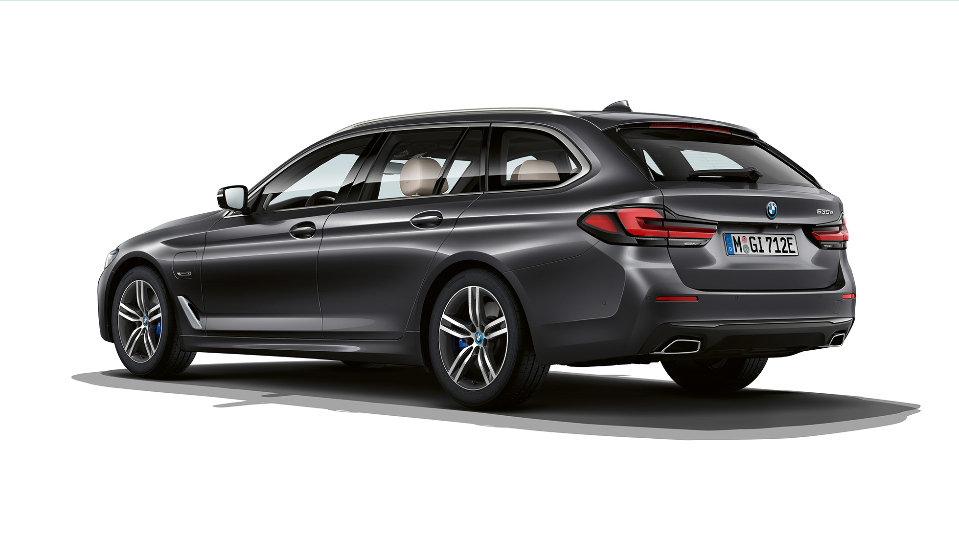 BMW 5 Series Touring G31 Basic equipment rear BMW 5 Series Touring 530i G31 2020 Basic equipment in Sophisto Grey three-quarter rear view