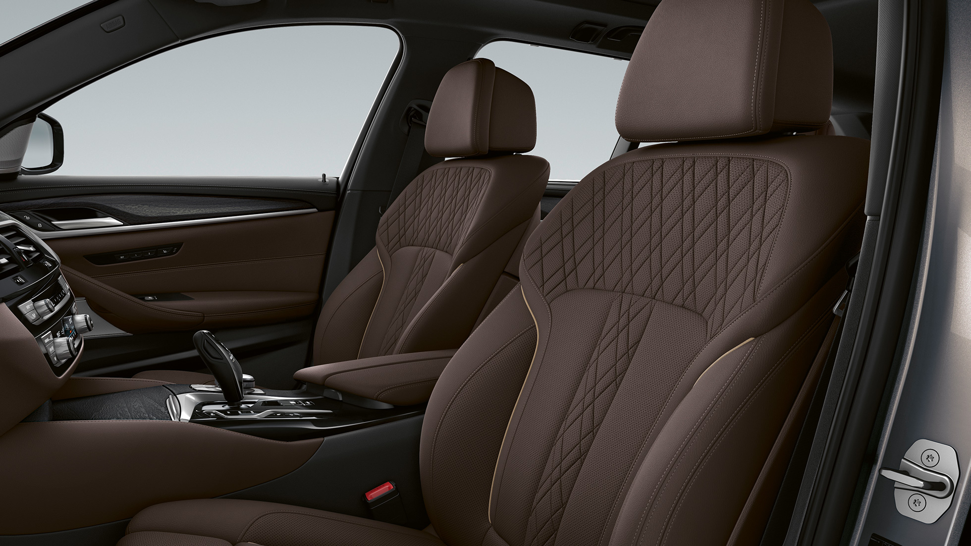 Upholstery BMW 5 Series Touring G31 Luxury Line Upholstery in Exclusive leather 'Nappa' Mokka exclusive stitching with piping in contrast BMW 5 Series Touring 530i G31 2020 Luxury Line interior