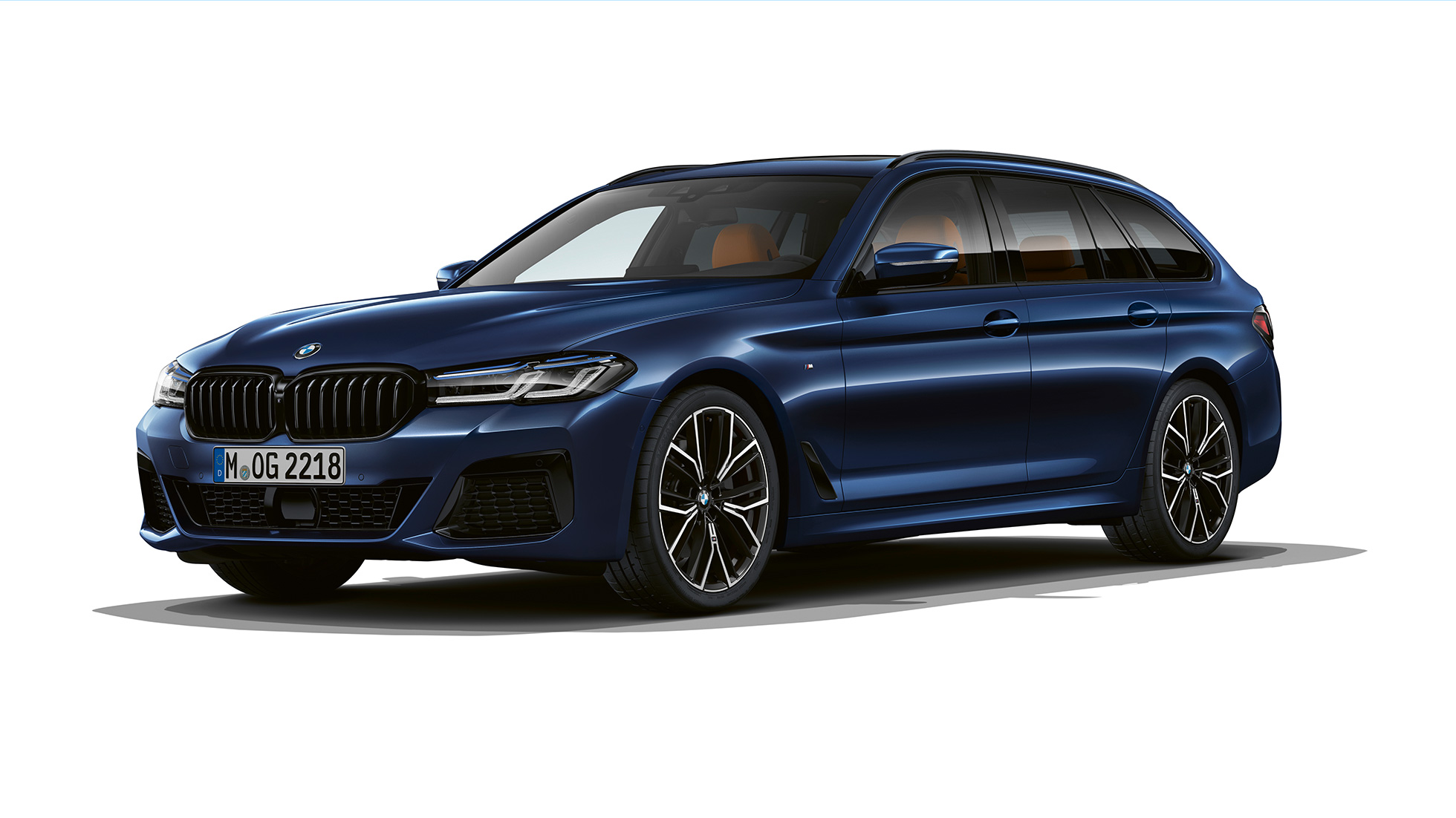 BMW 5 Series Touring G31 M Sport package front BMW 5 Series Touring 530e G31 2020 M Sport package in Tansanite Blue II metallic three-quarter front view