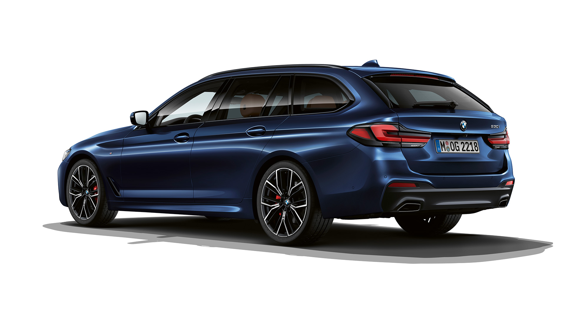 BMW 5 Series Touring G31 M Sport package rear BMW 5 Series Touring 530e G31 2020 M Sport package in Tansanite Blue II metallic three-quarter rear view