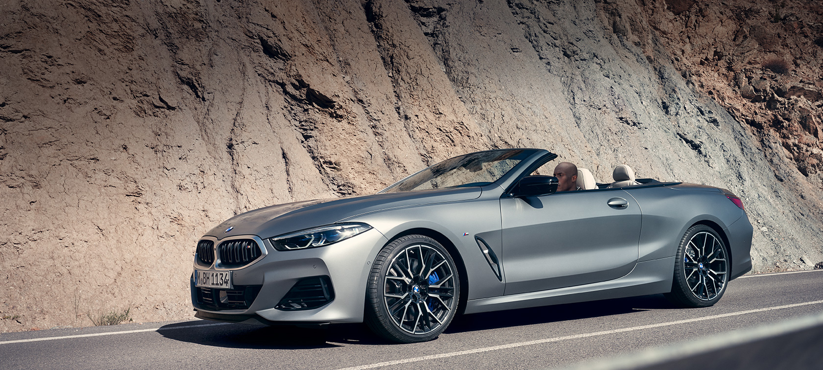 BMW 8 Series Convertible G14 LCI Facelift 2022 BMW M850i xDrive BMW Individual Frozen Pure Grey metallic three-quarter side view standing in front of a building BMW 8 Series Convertible G14 LCI Facelift 2022 BMW M850i xDrive BMW Individual Frozen Pure Grey metallic three-quarter side view standing in front of a building