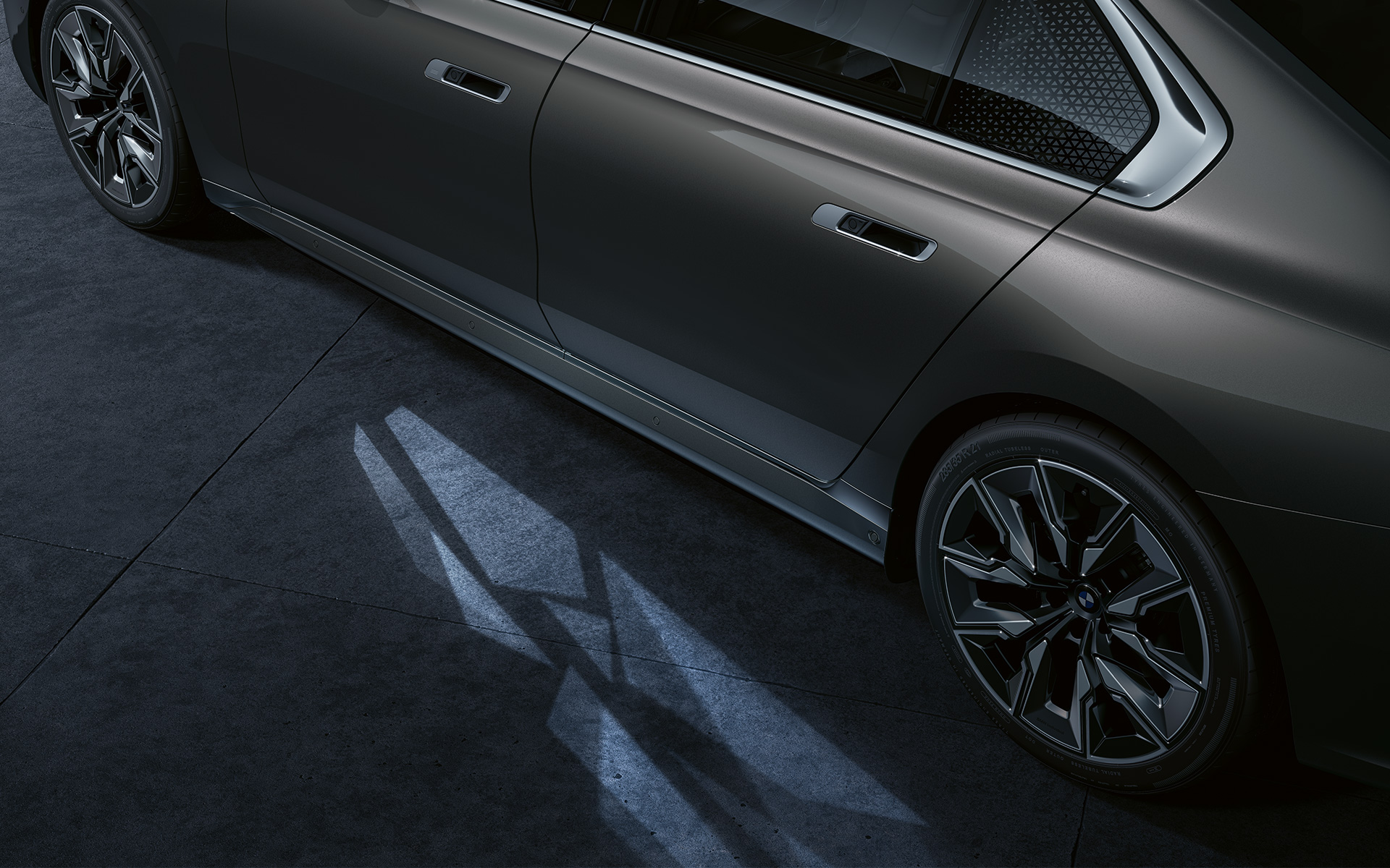 BMW i7 Sedan G70 Exterior Welcome Light carpet Welcome Light Carpet ground lighting.