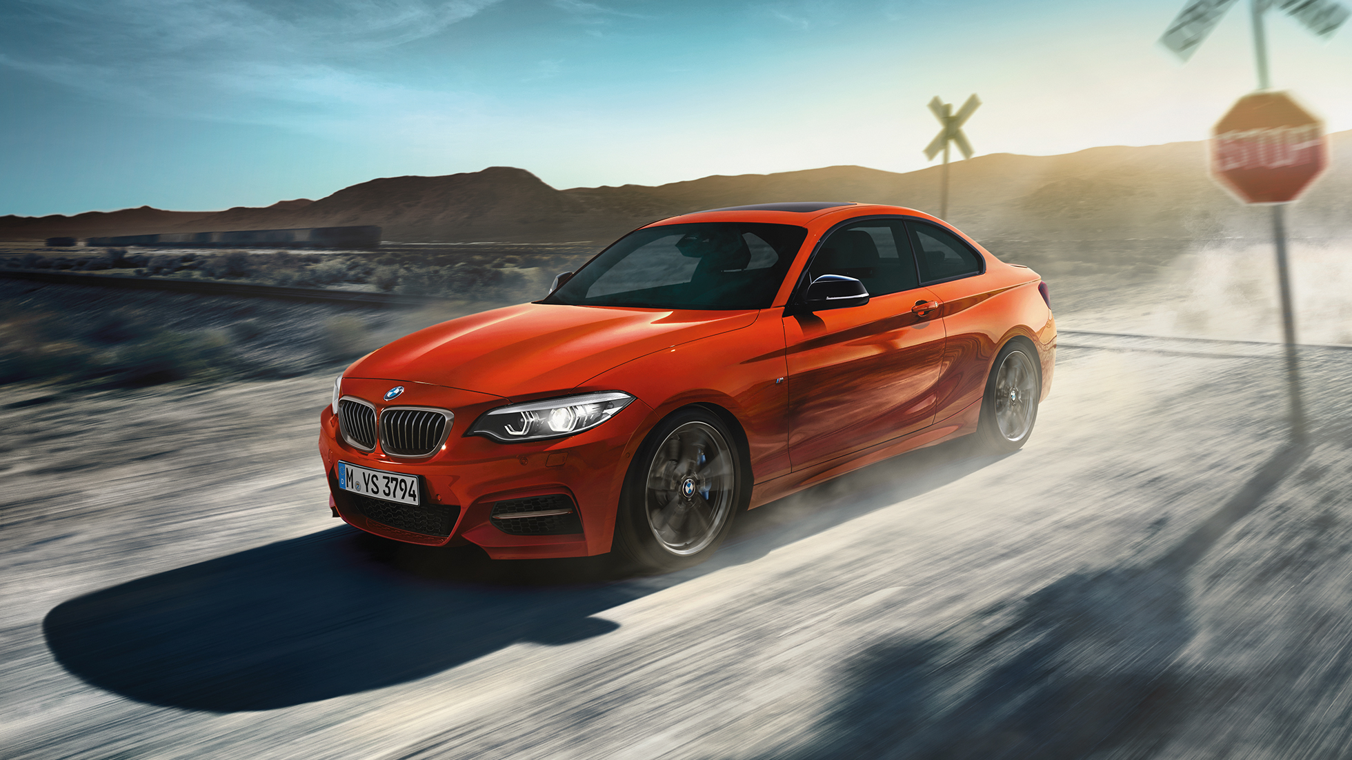 Design BMW M240i Coupé Design BMW M240i Coupé F22 2017 Sunset Orange metallic three-quarter front view