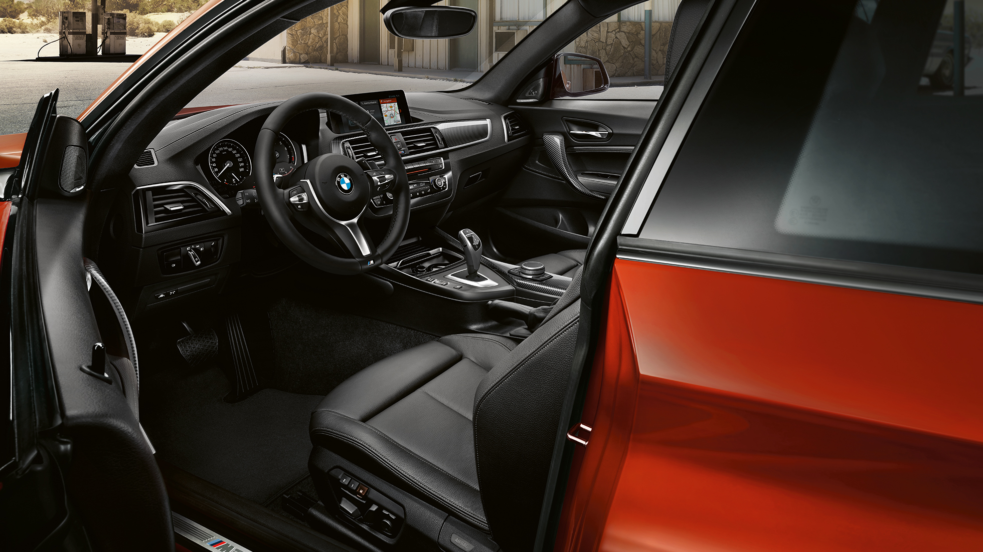 Cockpit BMW M240i Coupé Cockpit BMW M240i Coupé F22 2017 Sunset Orange metallic interior