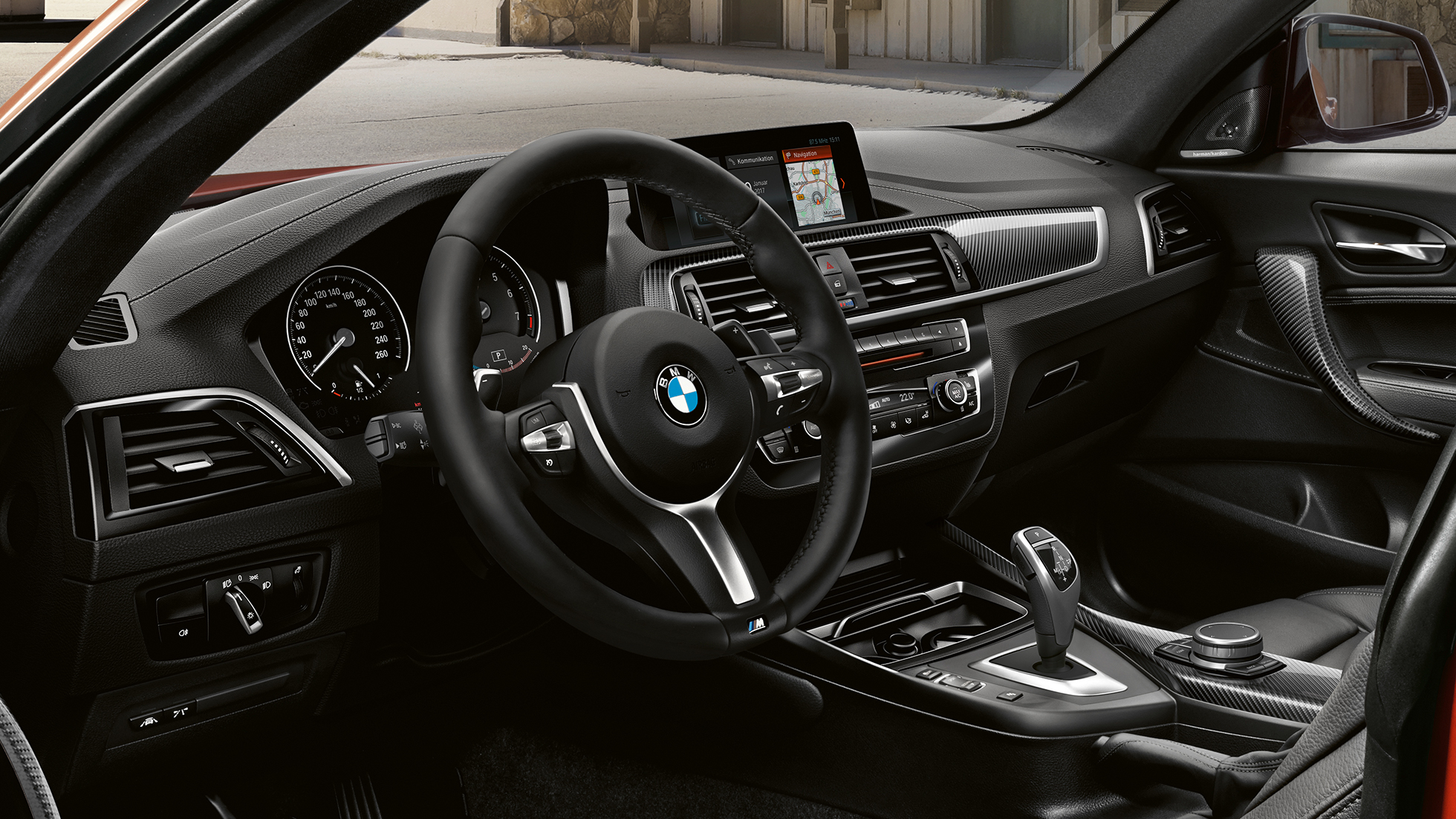 Cockpit BMW M240i Coupé Cockpit BMW M240i Coupé F22 2017 Sunset Orange metallic interior