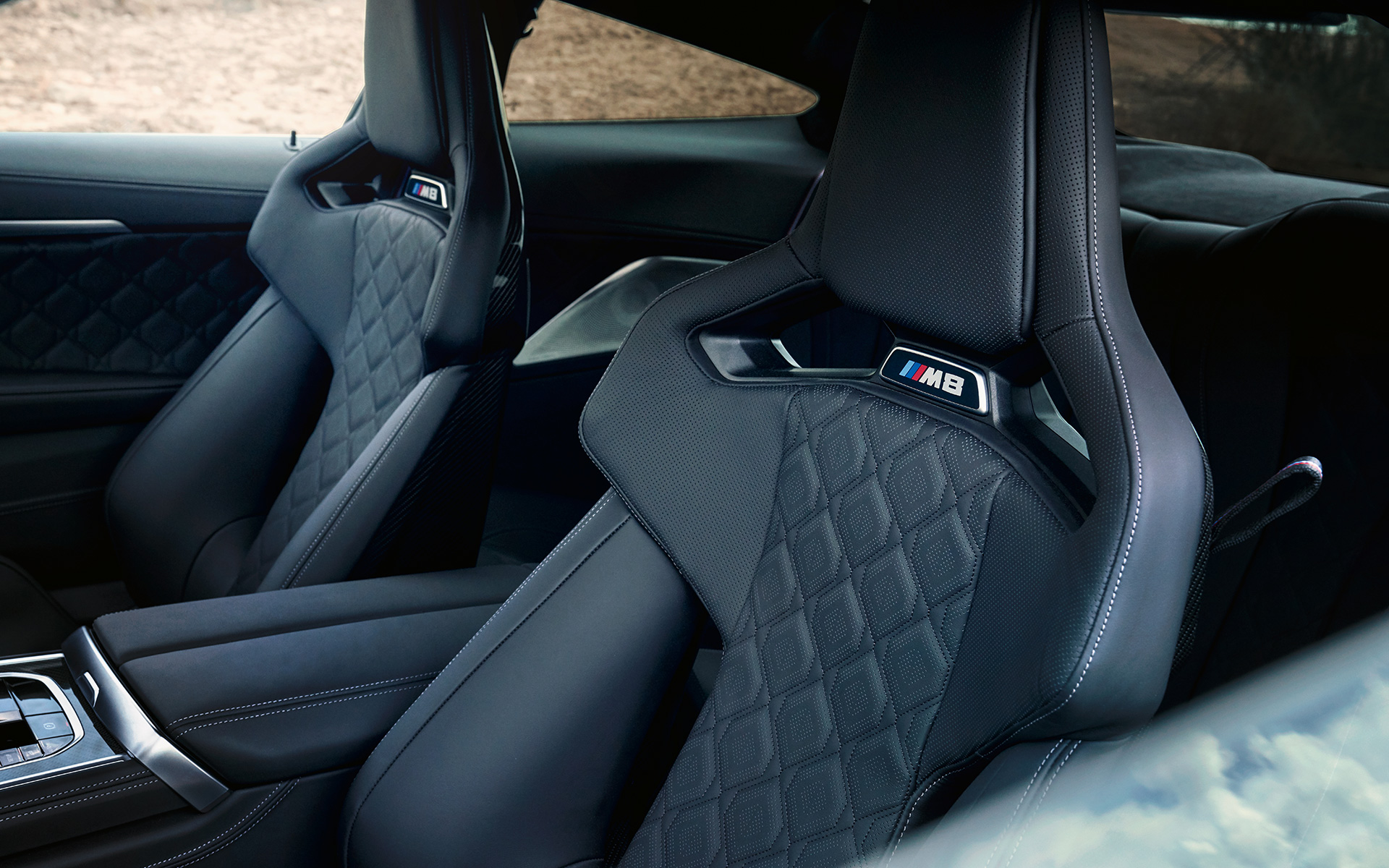 M Carbon bucket seats BMW M8 Coupé F92 LCI Facelift 2022 BMW M8 Coupé F92 LCI Facelift 2022 interior cockpit M Carbon bucket seats