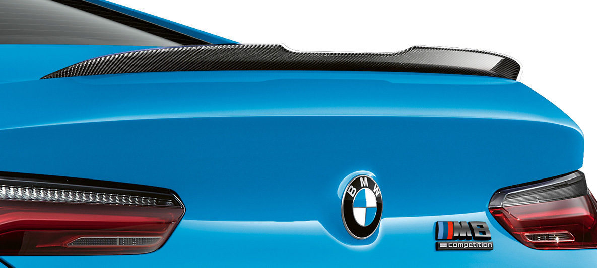 Rear spoiler carbon BMW M8 Competition Coupé F92 LCI Facelift 2022 Daytona Beach Blue uni BMW M8 Competition Coupé F92 LCI Facelift 2022 Daytona Beach Blue uni M Carbon exterior package rear spoiler carbon close-up