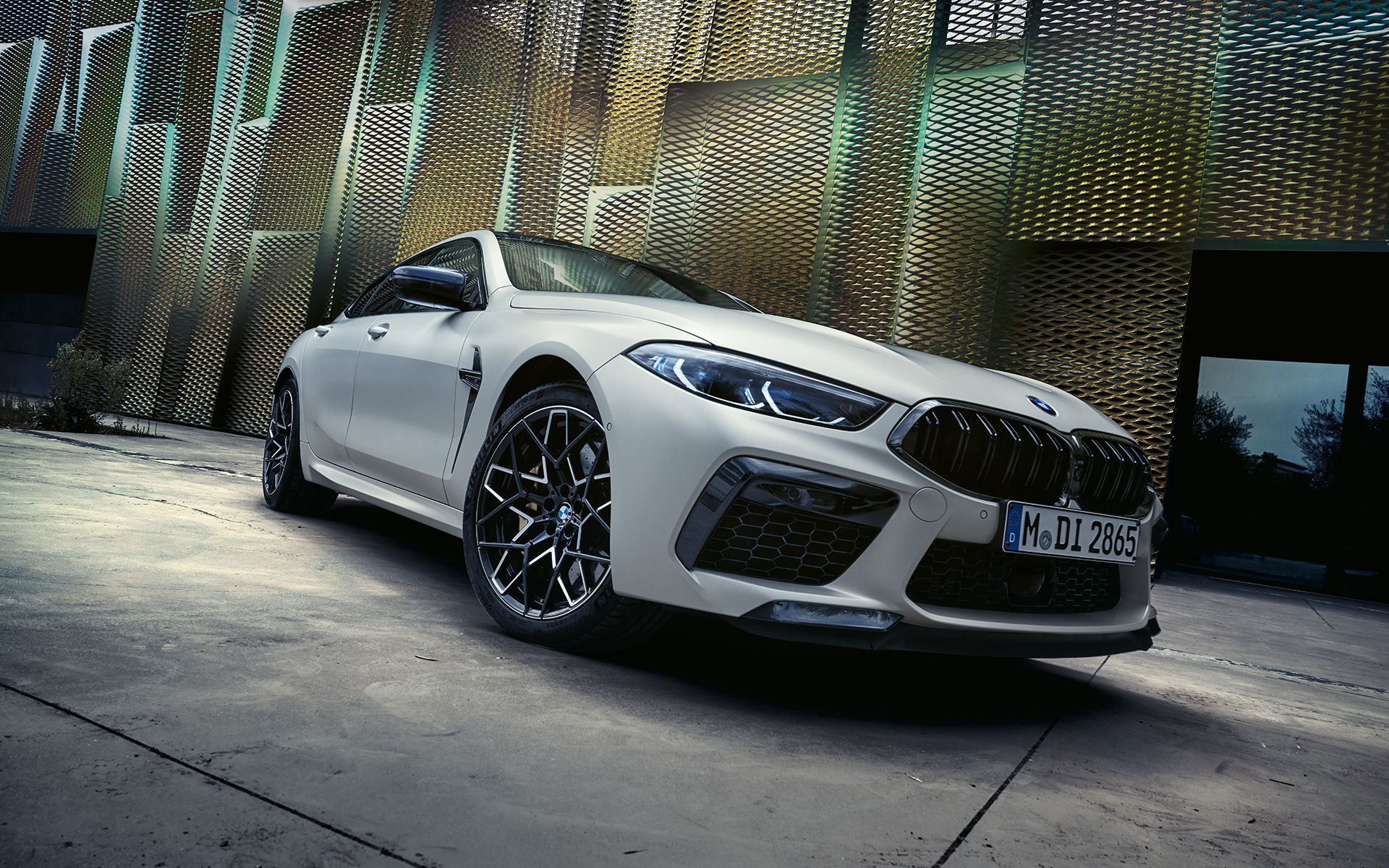 Three-quarter front view BMW M8 Competition Gran Coupé F93 LCI 2022 BMW M8 Competition Gran Coupé F93 LCI Facelift 2022 BMW Individual Frozen Brilliant White metallic three-quarter front view low-angle shot