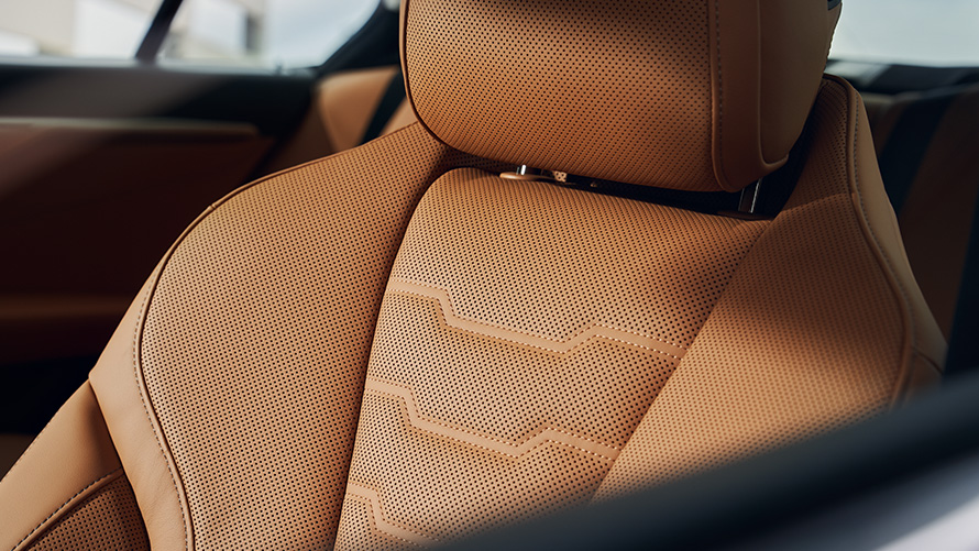 Centre console with M specific gear selector and red start/stop button. BMW M8 Competition Gran Coupé F93 LCI Facelift 2022 cockpit interior