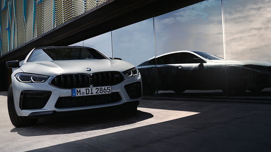 Technical data BMW M8 Competition Gran Coupé F93 LCI Facelift 2022 BMW M8 Competition Gran Coupé F93 LCI Facelift 2022 BMW Individual Frozen Brilliant White metallic front view technical data