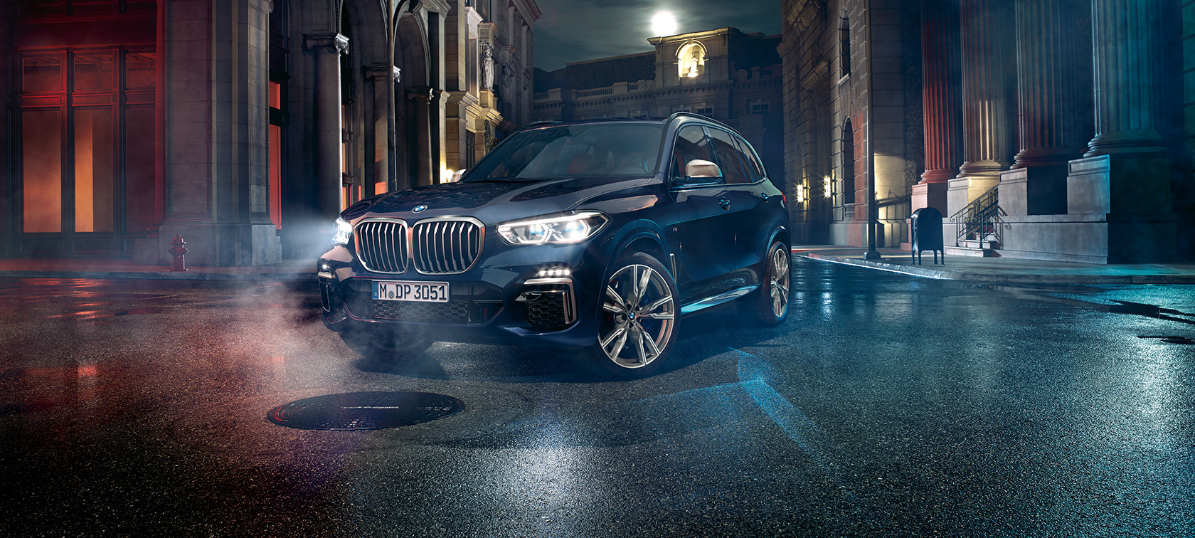 BMW X5 M50i three-quarter front view BMW X5 M50i G05 Carbon black metallic three-quarter front view