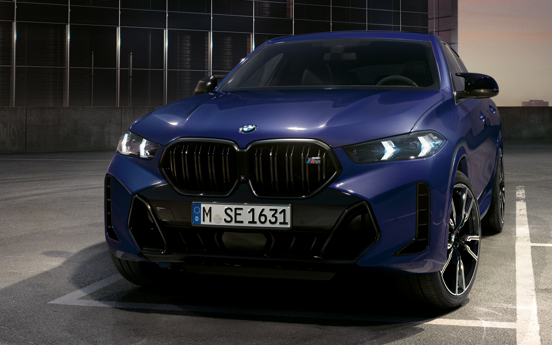 BMW X6 M60i xDrive G06 MP headlights BMW X6 M60i xDrive G06 MP headlights close-up