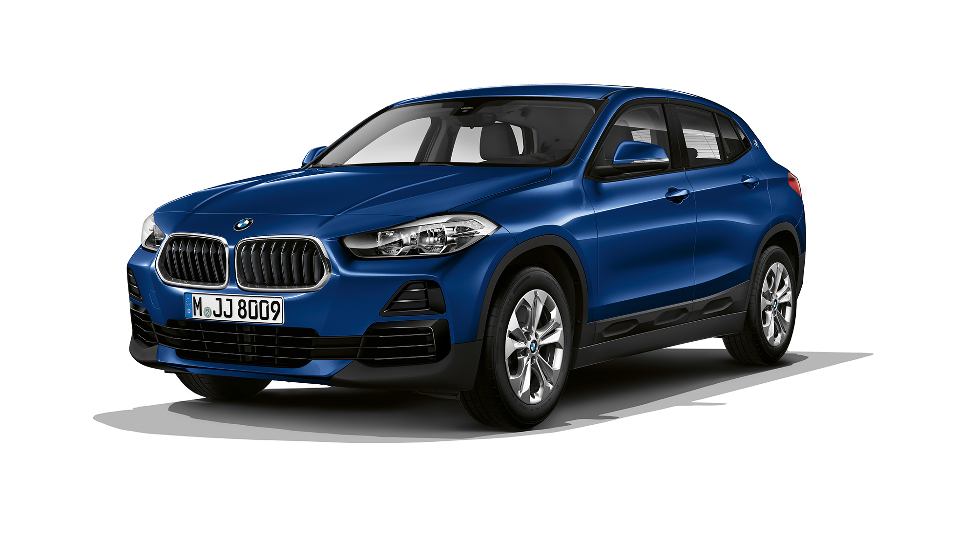 Three quarter front view BMW X2 sDrive20i model advantage BMW X2 sDrive20i model advantage 2018 F39 Mediterranean Blue metallic three quarter front view