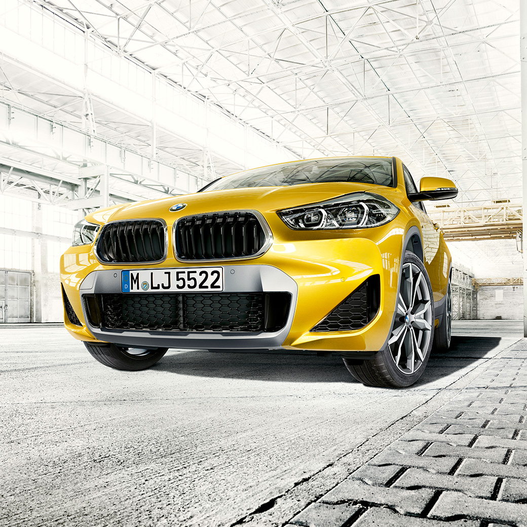 Double kidney BMW X2 F39 BMW X2 2018 F39 Galvanic Gold metallic front view Double kidney