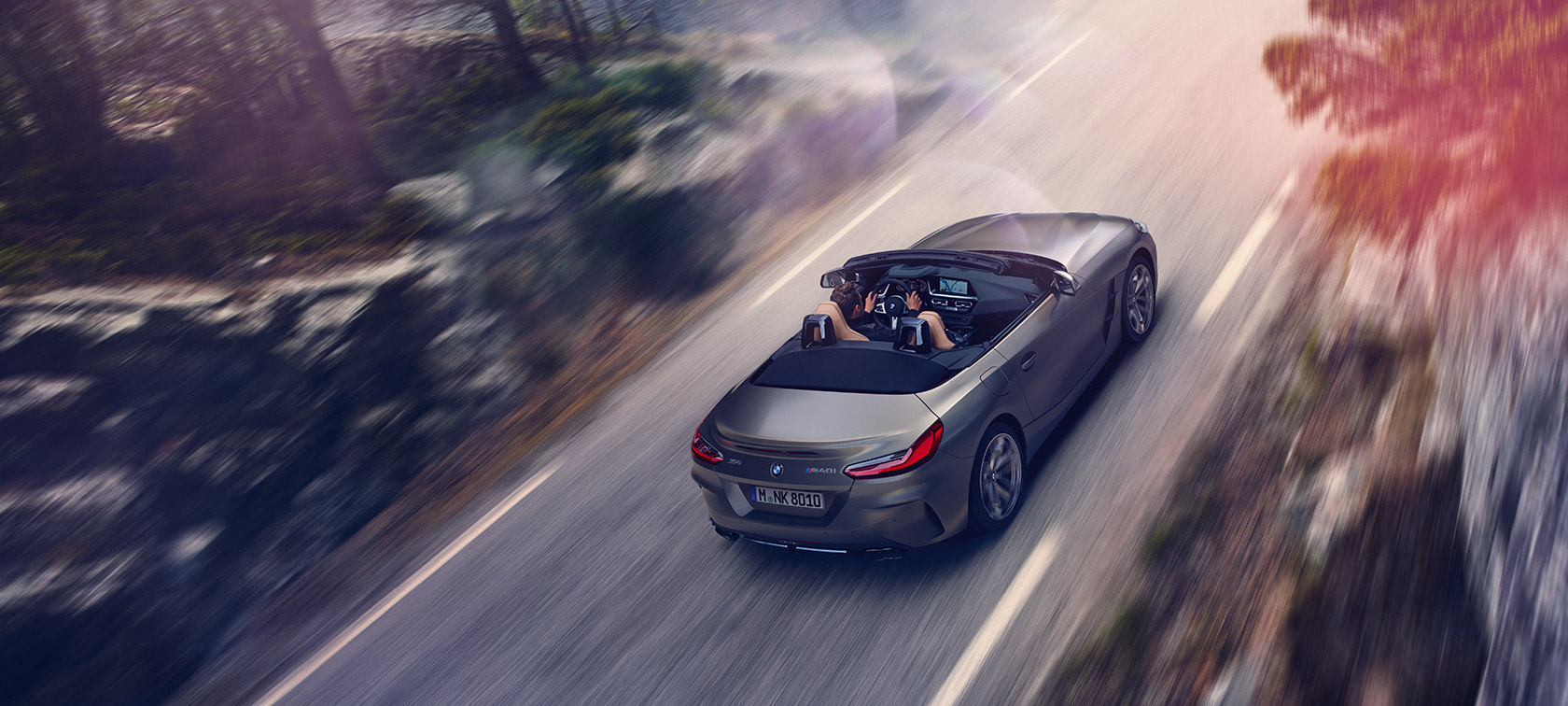 Bird’s eye view of the grey BMW Z4 Roadster on the move Bird’s eye view of the grey BMW Z4 Roadster