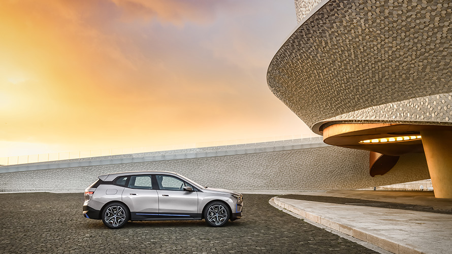 Objectives 2025 BMW Special Sales Sustainability Hub Overview BMW Special Sales Sustainability Hub Overview Objectives 2025 Side view BMW vehicle standing