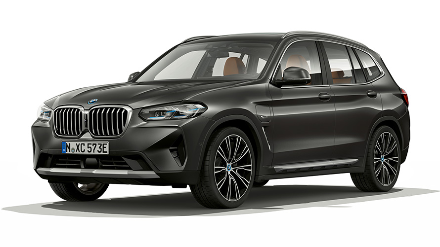 BMW X3 xDrive30e G01 PHEV 3/4 front view standing