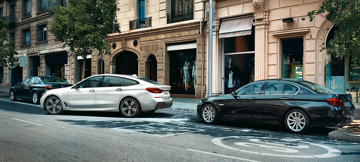 BMW Maps Connected Parking BMW Maps Connected Parking BMW 6 Series Gran Turismo in white