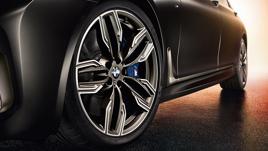 BMW M Performance Light Alloy Wheels – Exclusive Design with Enhanced Dimensions BMW M Performance light alloy wheel with large multi-spoke design and M Sport brake caliper