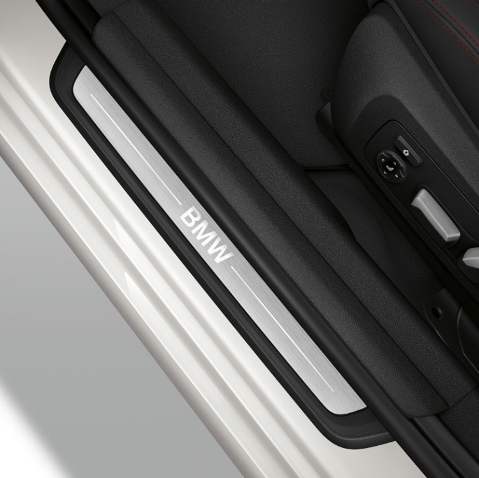 BMW 3 Series Sedan, Model Sport Line entry sill. Top view of the door sill of the BMW 3 Series Sedan with Model Sport Line features.