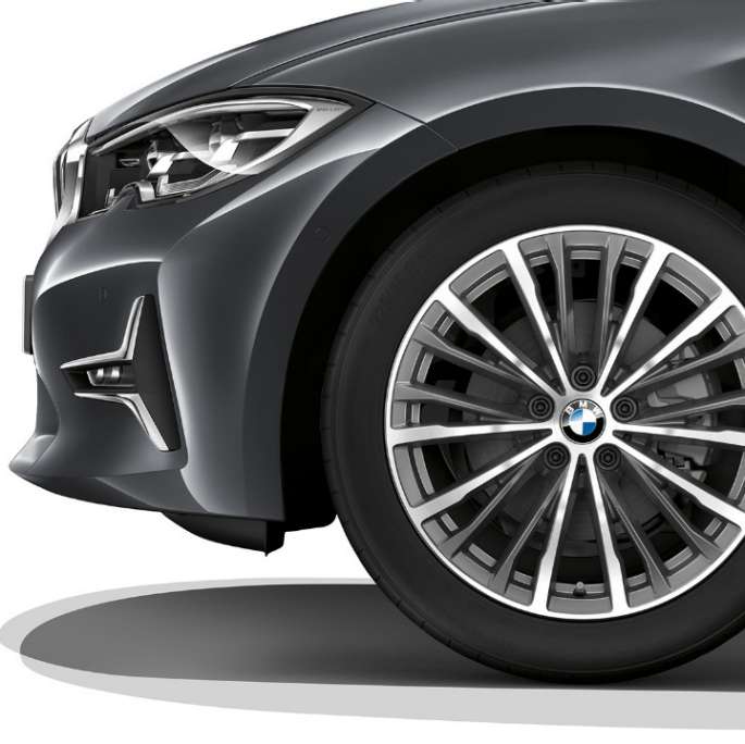 BMW 3 Series Sedan, Modell Luxury Line light alloy wheel. Close-up of the light alloy wheel of the BMW 3 Series Sedan with Model Luxury Line equipment.