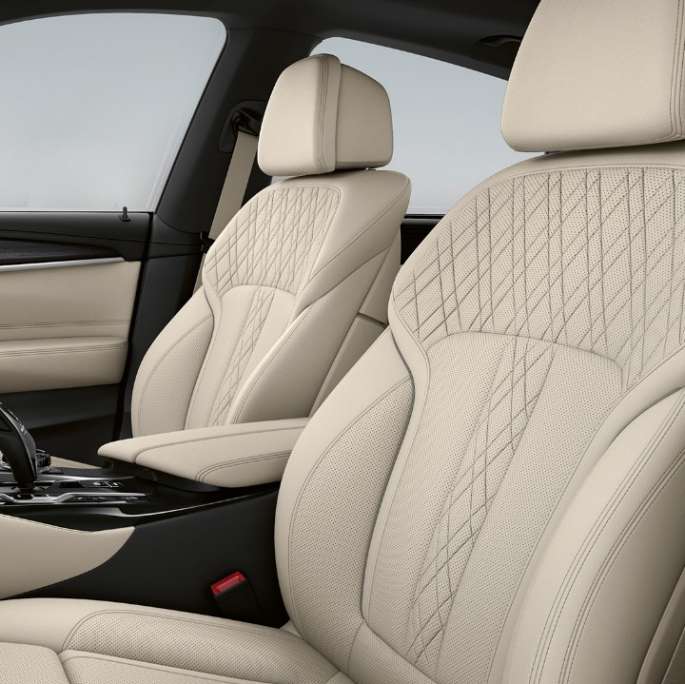 Upholstery in Exclusive Leather ‘Nappa’ Ivory White BMW 6 Series Gran Turismo G32 640i xDrive 2020 M Sport package interior 