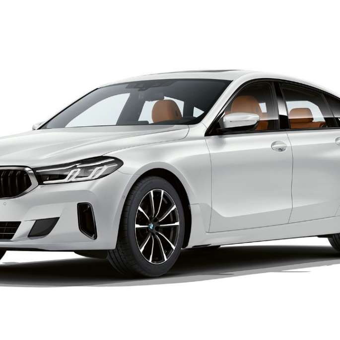 BMW 6 Series Gran Turismo G32 620d 2020 Basic equipment Mineral White Metallic three-quarter front view