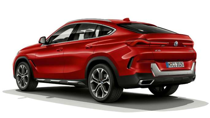 BMW X6 with BMW xLine in three-quarter rear perspective.